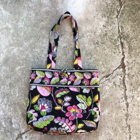 Vera Bradley Handbags - NWOT Vera Bradley purse